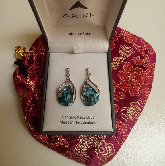 Ariki Jewelry - Ariki New Zealand genuine paua shell earrings